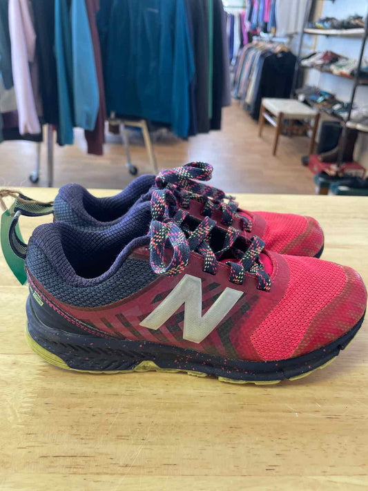 Child Size 2 New Balance Girl's Shoe & Boot