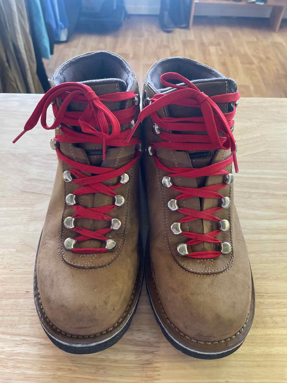 9 Dunham Men's Hiking Boots