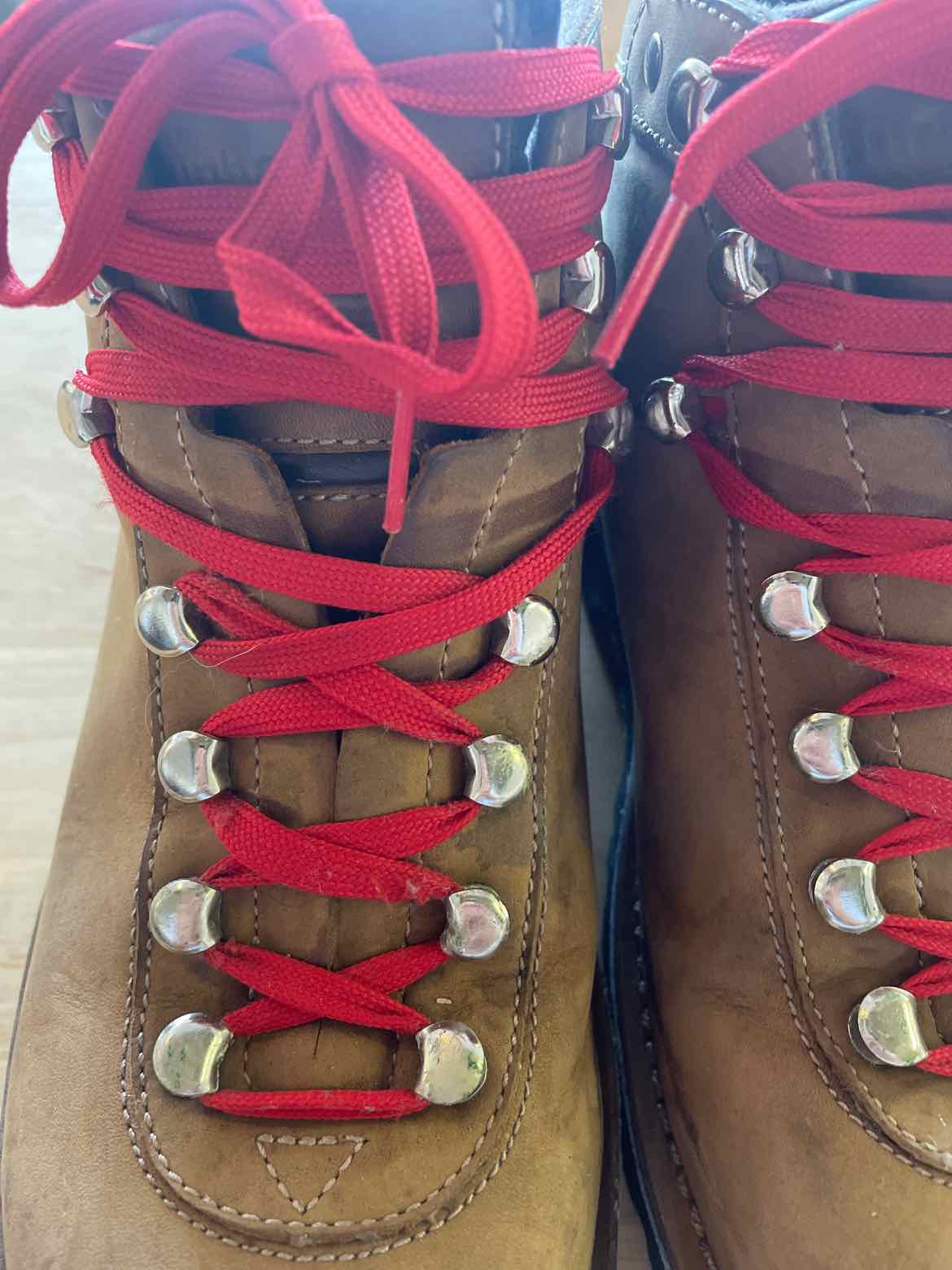 9 Dunham Men's Hiking Boots