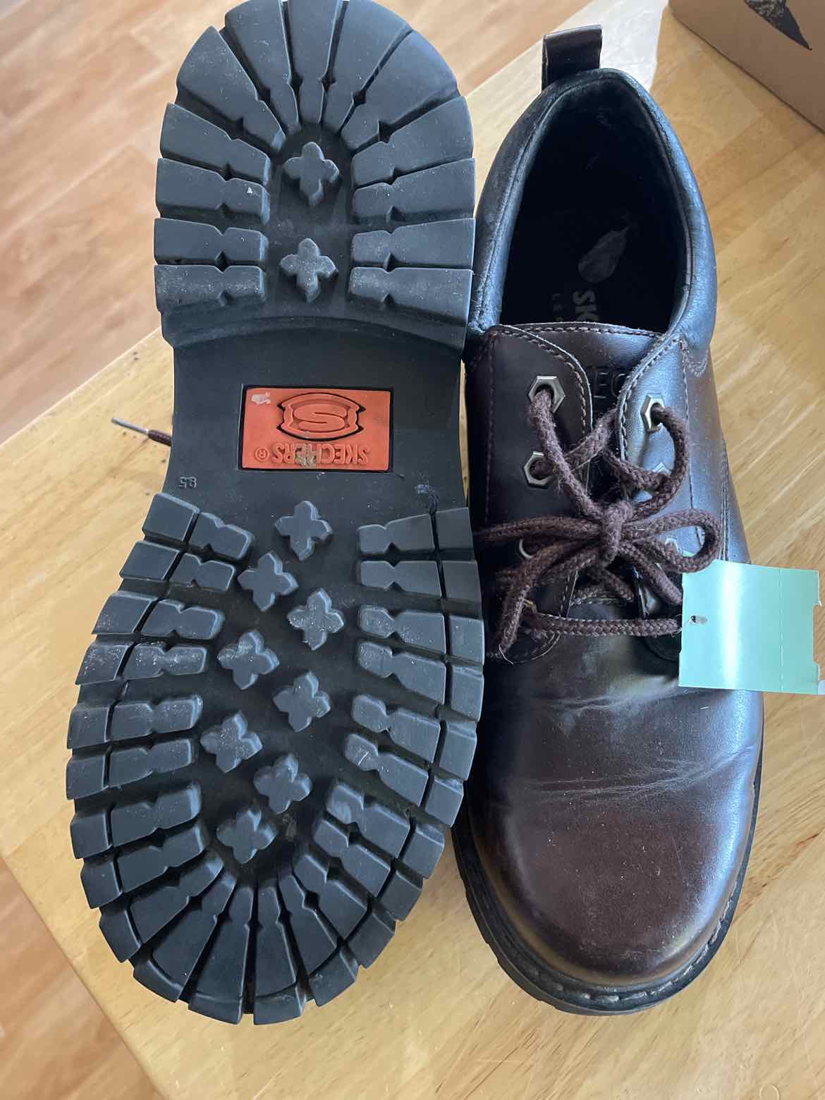 9.5 Sketchers Men's Shoes
