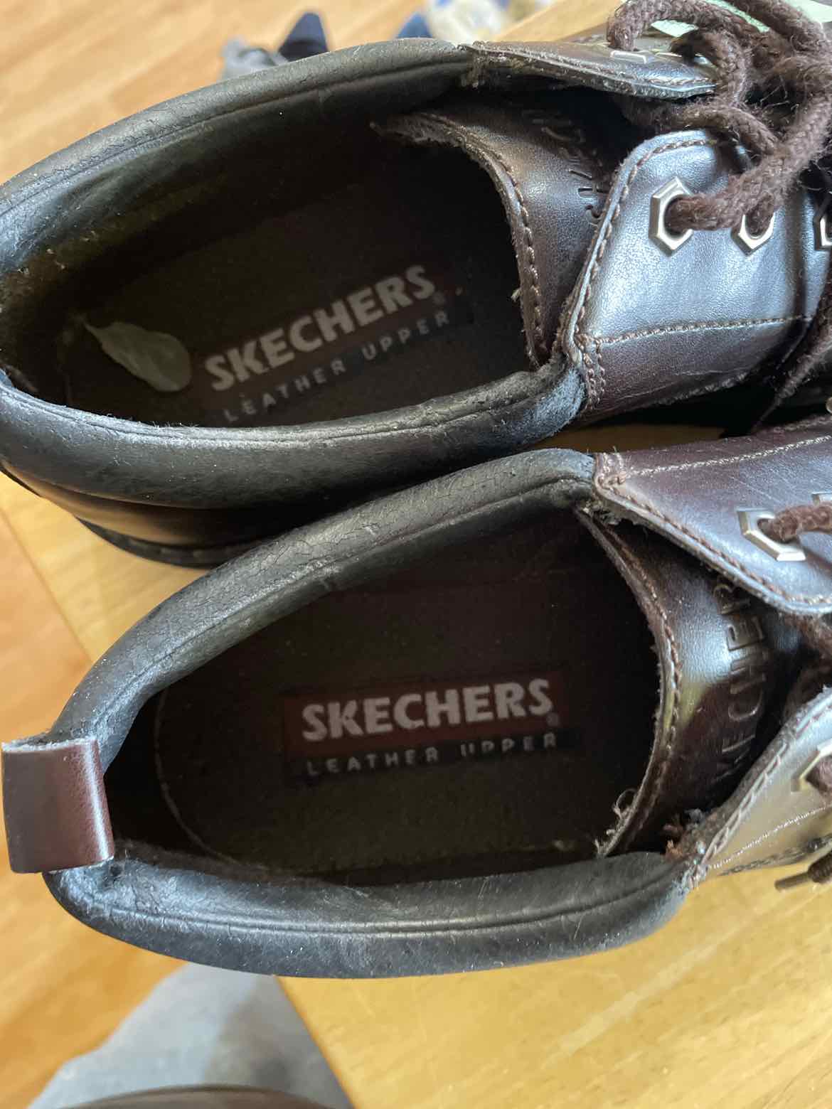 9.5 Sketchers Men's Shoes