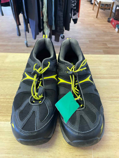 11 Speedo Men's Shoes