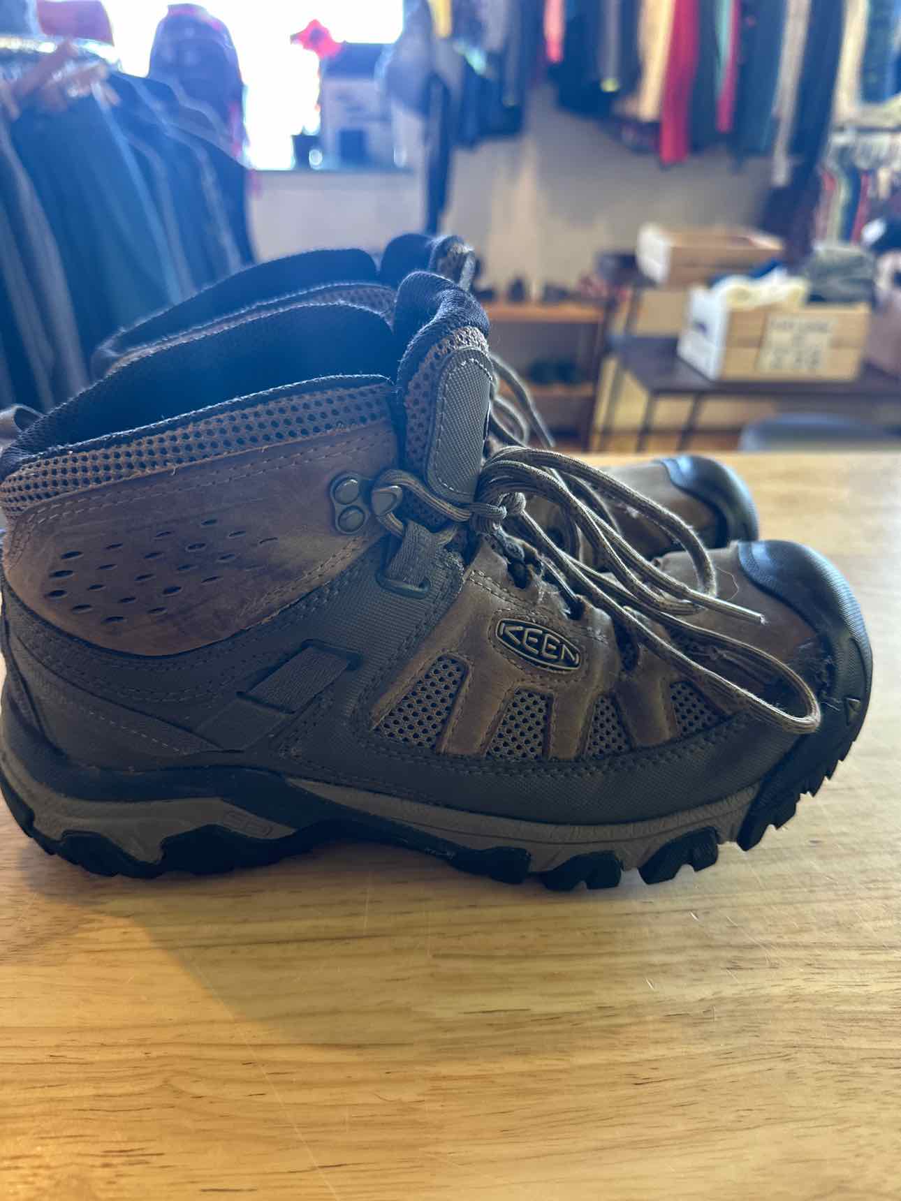 8 Keen Men's Hiking Shoes