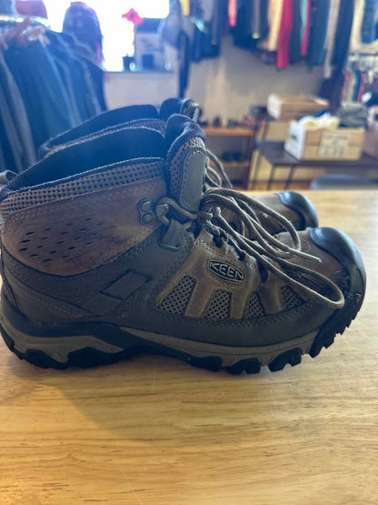 8 Keen Men's Hiking Shoes