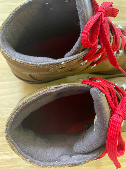 9 Dunham Men's Hiking Boots